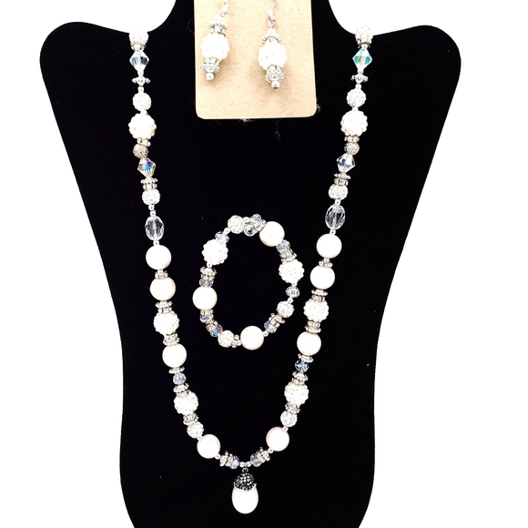 247NEB124. Handmade 3 Pc. Mother of Pearl Necklace Set - Picture 5 of 8